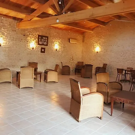 莱斯格朗热酒庄度假屋 Saint-Jean-dʼAngély