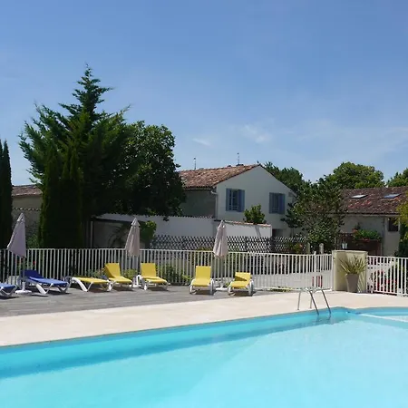 Сasa de vacaciones Domaine Les Granges Saint-Jean-dʼAngély