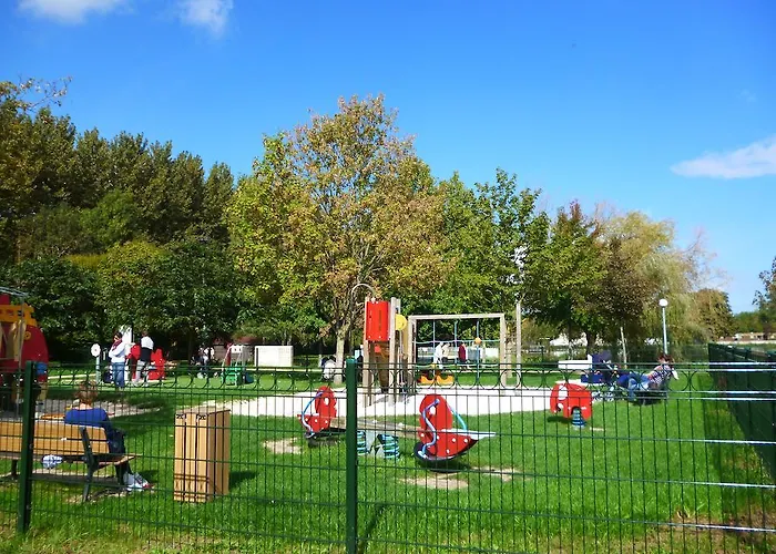 Semesterbostad Domaine Les Granges Saint-Jean-dʼAngély